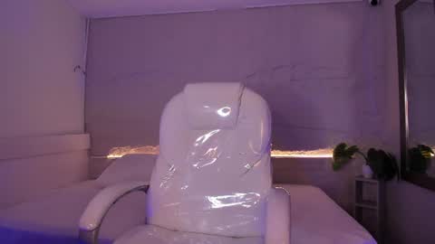 Jade online show from 06-20-26, 08:11