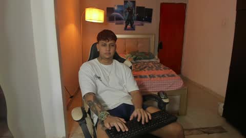 Snapshot of jake_pons chatting on 12-28-24, 01:38 Jake Pons online show from 12-28-24, 01:38