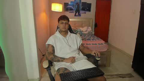 Snapshot of jake_pons chatting on 12-29-24, 02:27 Jake Pons online show from 12-29-24, 02:27