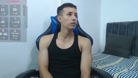 Snapshot of jake_shadow14 chatting on 11-11-25, 10:10 Hi guys im new 3 online show from 11-11-25, 10:10