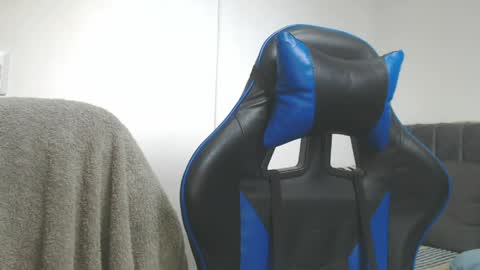 Hi guys im new 3 online show from 04-11-26, 02:54