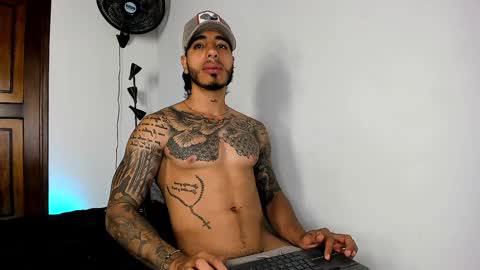 Snapshot of jakee_brown chatting on 01-11-25, 01:27 Santiago online show from 01-11-25, 01:27