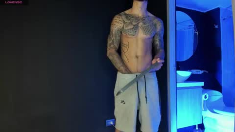 Snapshot of jakee_brown chatting on 03-05-25, 12:49 Santiago online show from 03-05-25, 12:49