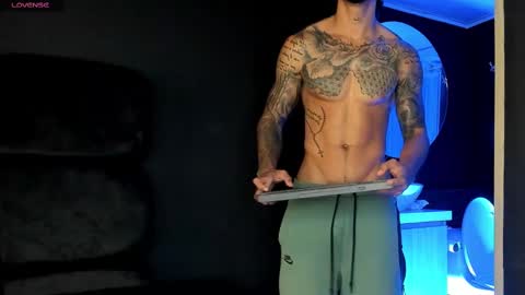 Snapshot of jakee_brown chatting on 03-07-25, 11:29 Santiago online show from 03-07-25, 11:29