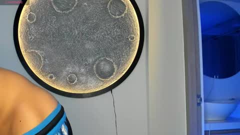 Snapshot of jakee_brown chatting on 11-12-25, 12:55 Santiago online show from 11-12-25, 12:55