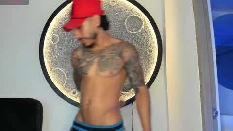 Snapshot of jakee_brown chatting on 11-16-25, 01:22 Santiago online show from 11-16-25, 01:22