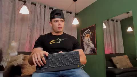 Snapshot of jakee_tyler chatting on 12-15-25, 01:43 Jake Tyler online show from 12-15-25, 01:43