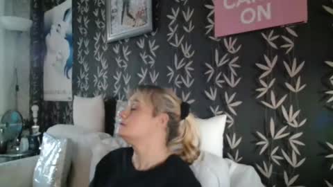 Snapshot of jakkilouise chatting on 11-21-25, 03:22 JAKKI LOUISE pornstar online show from 11-21-25, 03:22