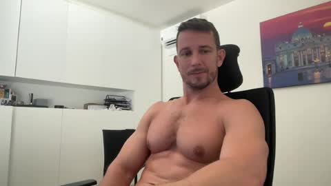 Snapshot of jakubstefano chatting on 08-07-26, 06:59 Muscle beast P online show from 08-07-26, 06:59