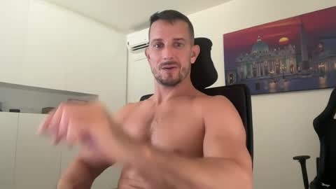 Snapshot of jakubstefano chatting on 08-10-26, 07:12 Muscle beast P online show from 08-10-26, 07:12