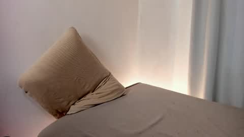 Snapshot of jame_flow chatting on 04-23-26, 04:57 Hey there Im Jame online show from 04-23-26, 04:57