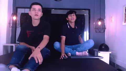 Snapshot of james_and_kenet chatting on 01-16-26, 11:25 James y Kenet online show from 01-16-26, 11:25