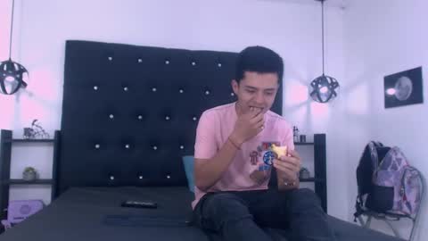 Snapshot of james_and_kenet chatting on 02-01-26, 03:32 James y Kenet online show from 02-01-26, 03:32