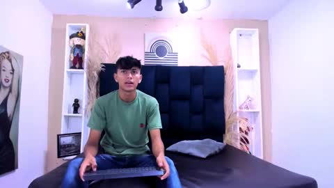 Snapshot of james_and_kenet chatting on 02-02-26, 01:10 James y Kenet online show from 02-02-26, 01:10