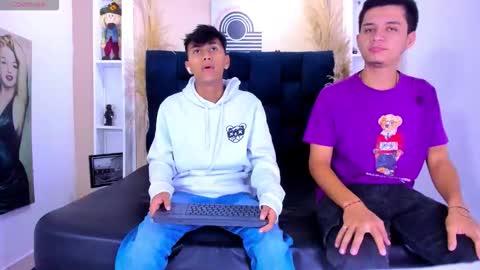 Snapshot of james_and_kenet chatting on 02-03-26, 11:37 James y Kenet online show from 02-03-26, 11:37