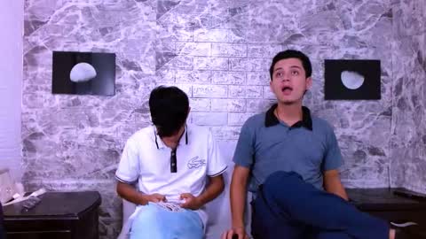 Snapshot of james_and_kenet chatting on 02-05-26, 12:04 James y Kenet online show from 02-05-26, 12:04