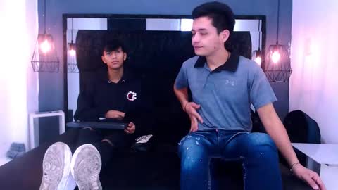 Snapshot of james_and_kenet chatting on 02-06-26, 11:35 James y Kenet online show from 02-06-26, 11:35