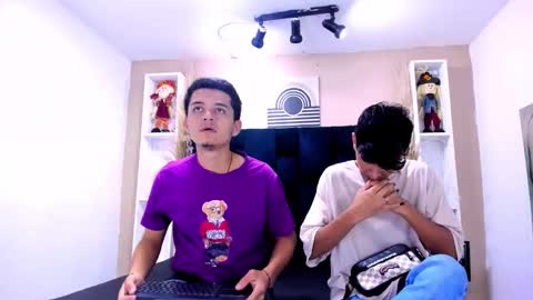 Snapshot of james_and_kenet chatting on 02-11-26, 01:05 James y Kenet online show from 02-11-26, 01:05