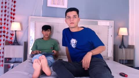 Snapshot of james_and_kenet chatting on 02-18-26, 07:32 James y Kenet online show from 02-18-26, 07:32