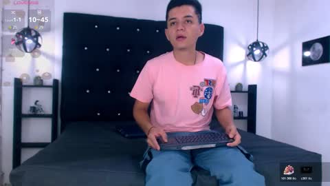 Snapshot of james_and_kenet chatting on 02-21-26, 11:44 James y Kenet online show from 02-21-26, 11:44