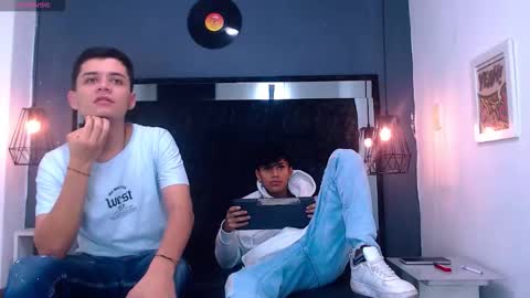 Snapshot of james_and_kenet chatting on 02-25-26, 12:04 James y Kenet online show from 02-25-26, 12:04