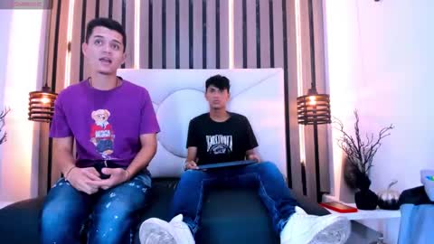 Snapshot of james_and_kenet chatting on 02-26-26, 12:26 James y Kenet online show from 02-26-26, 12:26