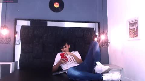 Snapshot of james_and_kenet chatting on 02-28-26, 11:33 James y Kenet online show from 02-28-26, 11:33