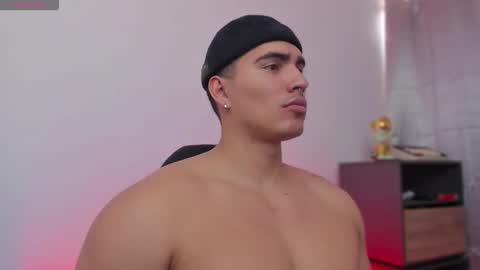 Snapshot of jamesgraay chatting on 11-18-25, 06:56 James Gray online show from 11-18-25, 06:56