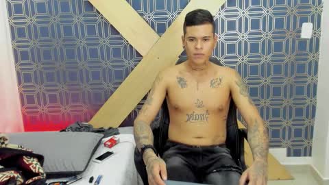 Jamesinked  online show from 01-02-25, 07:40
