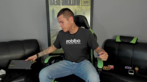 Jamesinked  online show from 01-06-25, 07:24