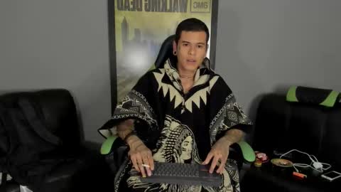 Jamesinked  online show from 02-05-25, 01:58