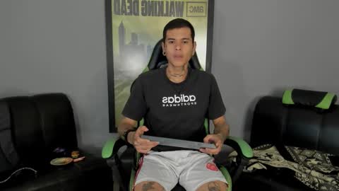 Jamesinked  online show from 02-05-25, 06:48