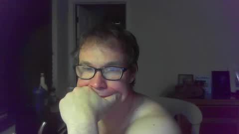 Snapshot of jamesjewels chatting on 10-18-25, 04:26 jamesjewels online show from 10-18-25, 04:26