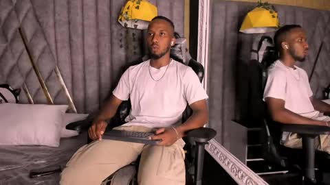 James  online show from 04-12-26, 10:37