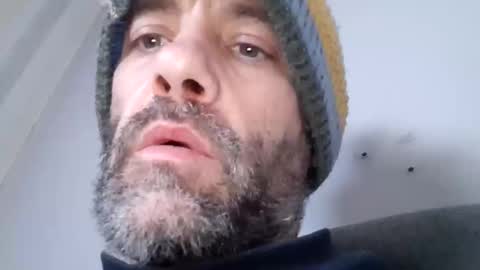 Snapshot of jamie198307 chatting on 12-19-25, 07:10 jamie198307 online show from 12-19-25, 07:10