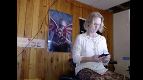 Snapshot of jamiebottoms chatting on 12-19-25, 02:02 Jamie Bottoms online show from 12-19-25, 02:02