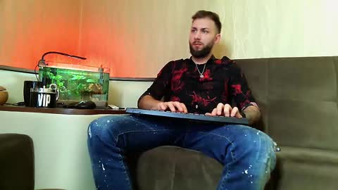 Robbie online show from 03-10-25, 05:54