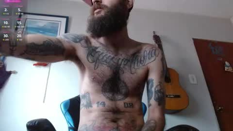 Snapshot of jammes_owen chatting on 06-10-26, 05:45 Jammes. online show from 06-10-26, 05:45