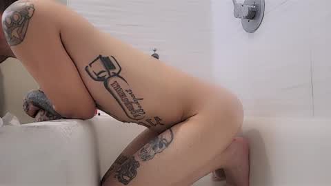 Snapshot of jamwarnerone chatting on 03-21-26, 10:53 Bootyshows online show from 03-21-26, 10:53