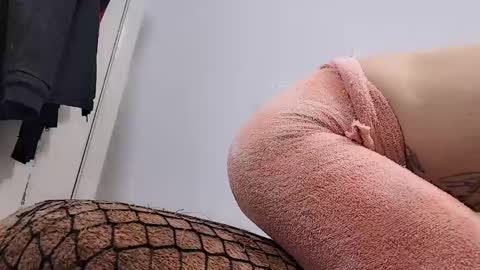 Snapshot of jamwarnerone chatting on 03-22-26, 01:09 Bootyshows online show from 03-22-26, 01:09