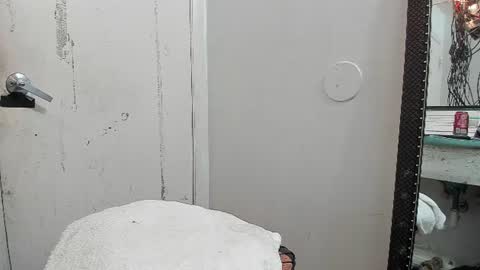 Snapshot of jamwarnerone chatting on 07-25-26, 02:25 Bootyshows online show from 07-25-26, 02:25