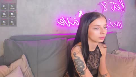 Snapshot of jane_johnston chatting on 12-14-25, 09:03 Eva online show from 12-14-25, 09:03