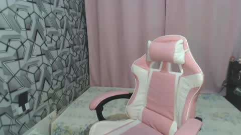 Snapshot of janeliciouse chatting on 06-13-26, 01:25 janeliciouse online show from 06-13-26, 01:25