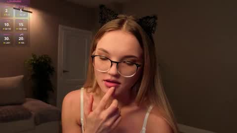 Hi Im Alice and here youll find something online show from 01-08-26, 06:05