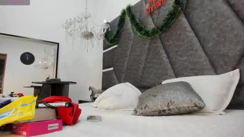 Janna online show from 12-21-25, 03:46