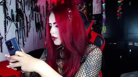 Snapshot of janna_ink chatting on 12-19-24, 01:18      online show from 12-19-24, 01:18