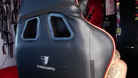 Snapshot of janna_ink chatting on 12-24-24, 04:11      online show from 12-24-24, 04:11