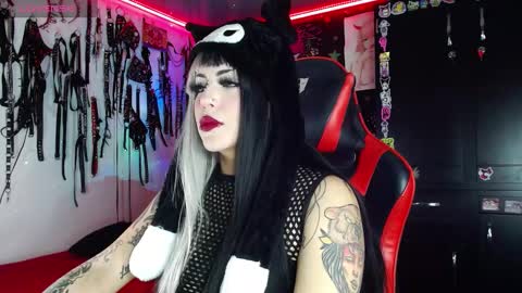 Snapshot of janna_ink chatting on 01-06-25, 11:09      online show from 01-06-25, 11:09