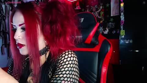 Snapshot of janna_ink chatting on 01-07-25, 11:24      online show from 01-07-25, 11:24