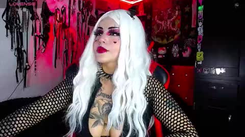 Snapshot of janna_ink chatting on 01-15-25, 04:25      online show from 01-15-25, 04:25